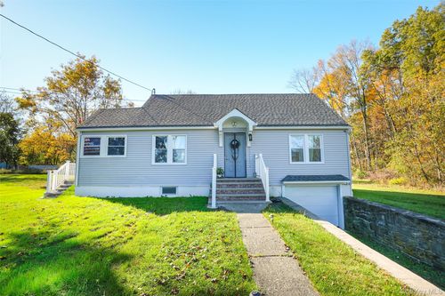 390 Hufcut Rd, Middletown, NY, 10941-3305 | Card Image