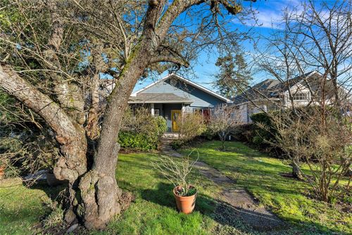 9679 Seventh St, Sidney, BC, V8L2V6 | Card Image