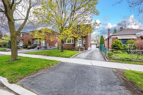 21 Treeview Dr, Etobicoke, ON, M8W4B8 | Card Image