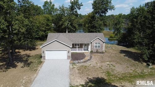 18562 E Hill Rd, Mount Vernon, IL, 62864-8041 | Card Image