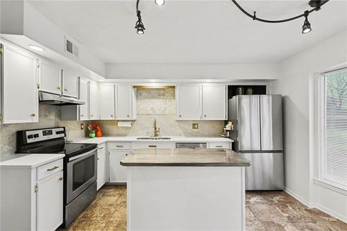 8721 Riggs Ln, Overland Park, KS, 66212-1269 | Card Image