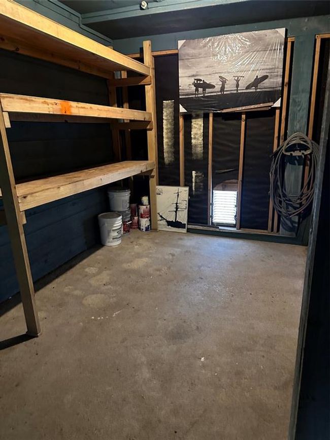 Storage in garage | Image 7