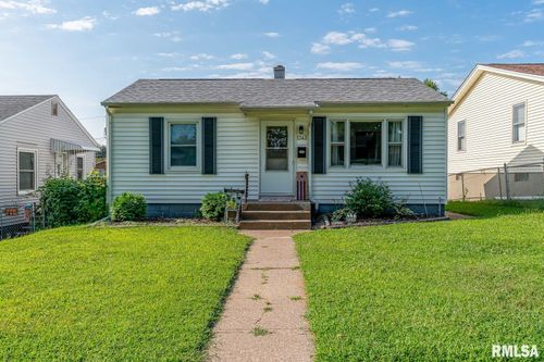1343 W 37th St, Davenport, IA, 52806-5623 | Card Image