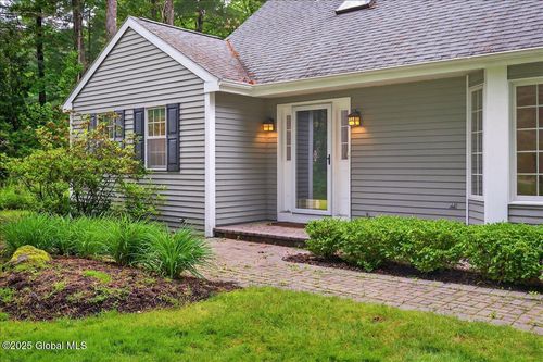 13 Beacon Hill Dr, Saratoga Springs, NY, 12866-9726 | Card Image