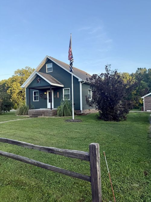 93 E Main, Glouster, OH, 45732 | Card Image
