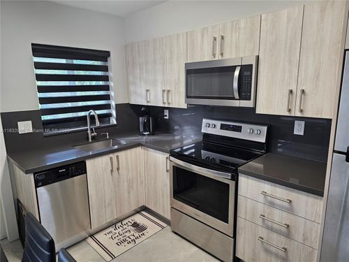 e-2228 N 19th Ave, Hollywood, FL, 33020-2102 | Card Image