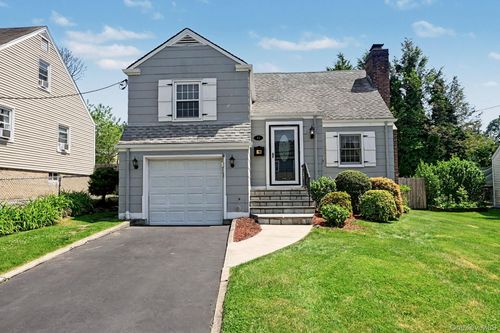 13 Lorenz Ave, New Rochelle, NY, 10801-2722 | Card Image