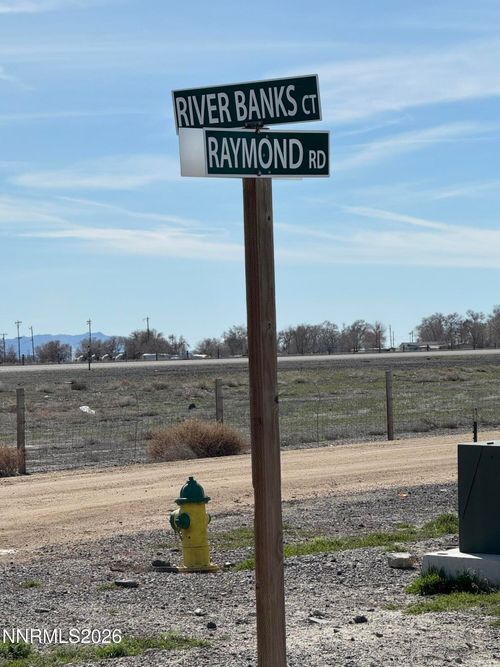 38 River Banks Ct, Lovelock, NV, 89419-5704 | Card Image