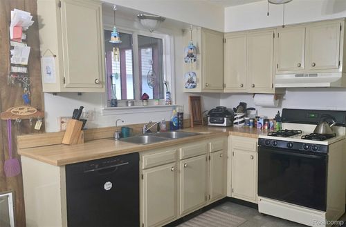 3747 Cheryl Dr, Commerce Township, MI, 48382-1721 | Card Image