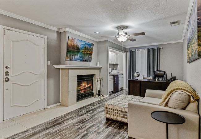 Sitting area in primary suite | Image 17