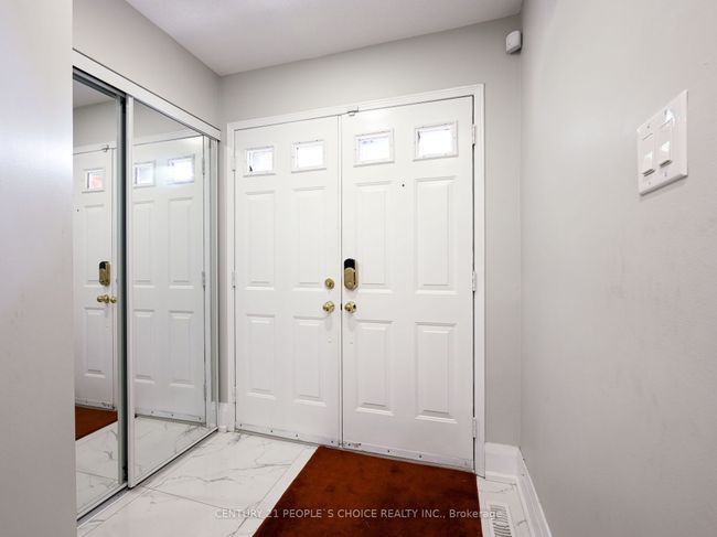 22 Gilgorm Rd, Condo with 3 bedrooms, 3 bathrooms and 1 parking in Brampton ON | Image 4