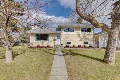 4819 30 Ave Sw, Calgary, AB, T3E0V3 | Card Image
