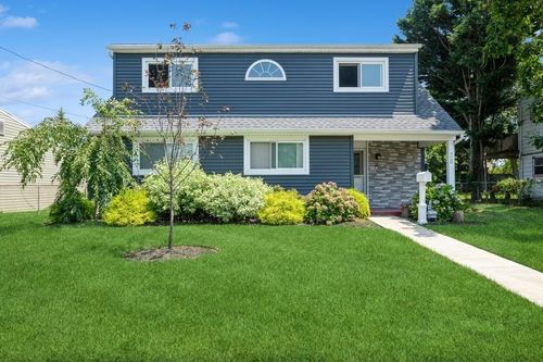 28 William St, Babylon, NY, 11702-2308 | Card Image