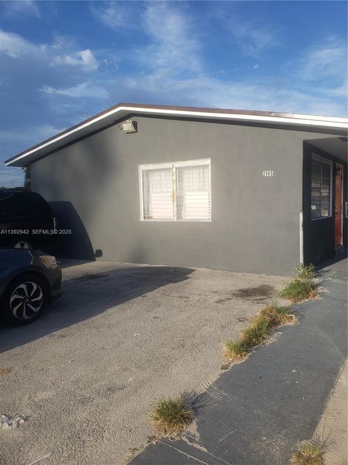 2865 Nw 22nd Ave, Miami, FL, 33142-5913 | Card Image