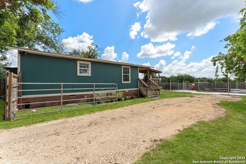 235 Overlook Rd, San Antonio, TX, 78233-6178 | Card Image