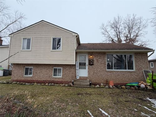 3412 W Clarice Ave, Highland, MI, 48356-2324 | Card Image