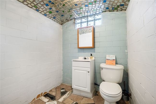 Bathroom #4 | Image 31