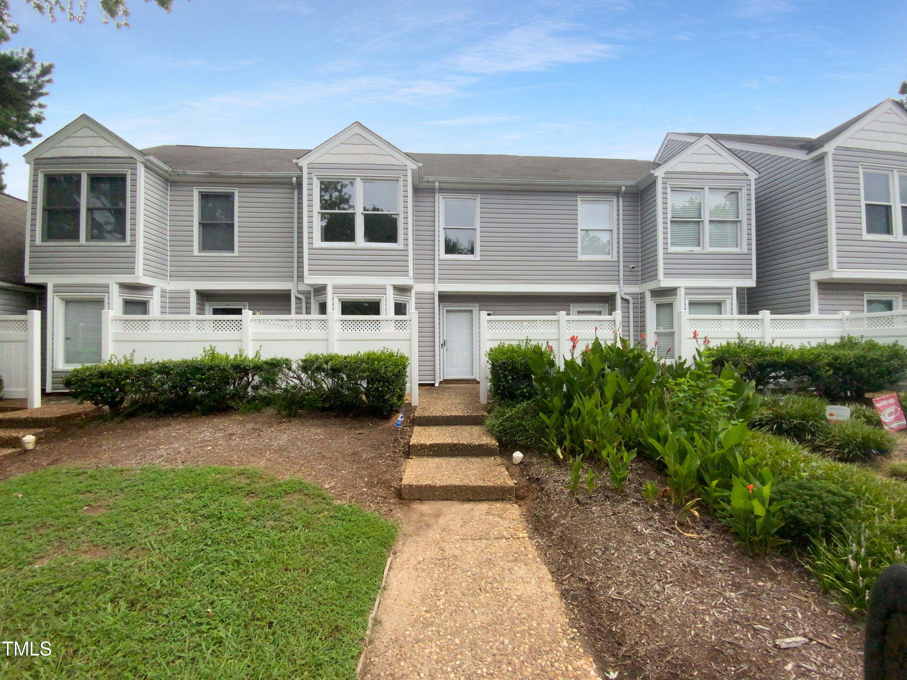 Avenida Del Sol Dr, Raleigh, NC 27616