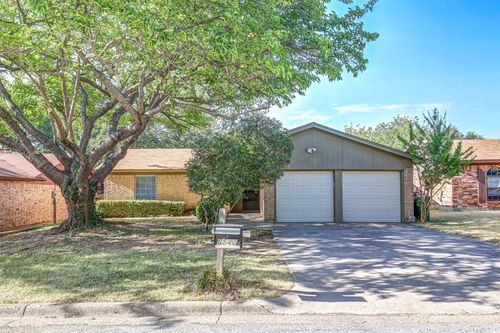 6540 Windrock Dr, Watauga, TX, 76148-1760 | Card Image