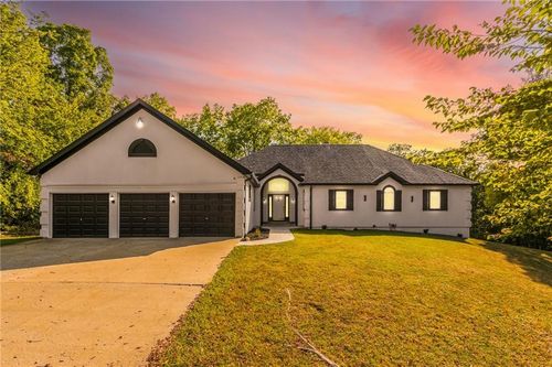 1619 Sunrise Dr, Smithville, MO, 64089-8979 | Card Image