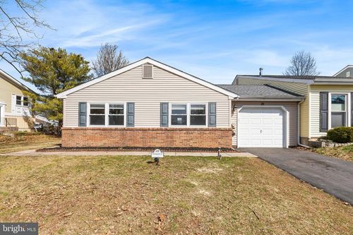 28 Chesapeake Dr, NEWTOWN, PA, 18940-2318 | Card Image