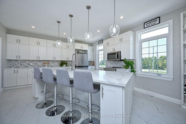 2064 Rosedale Road N, House other with 3 bedrooms, 3 bathrooms and 6 parking in Montague ON | Image 22