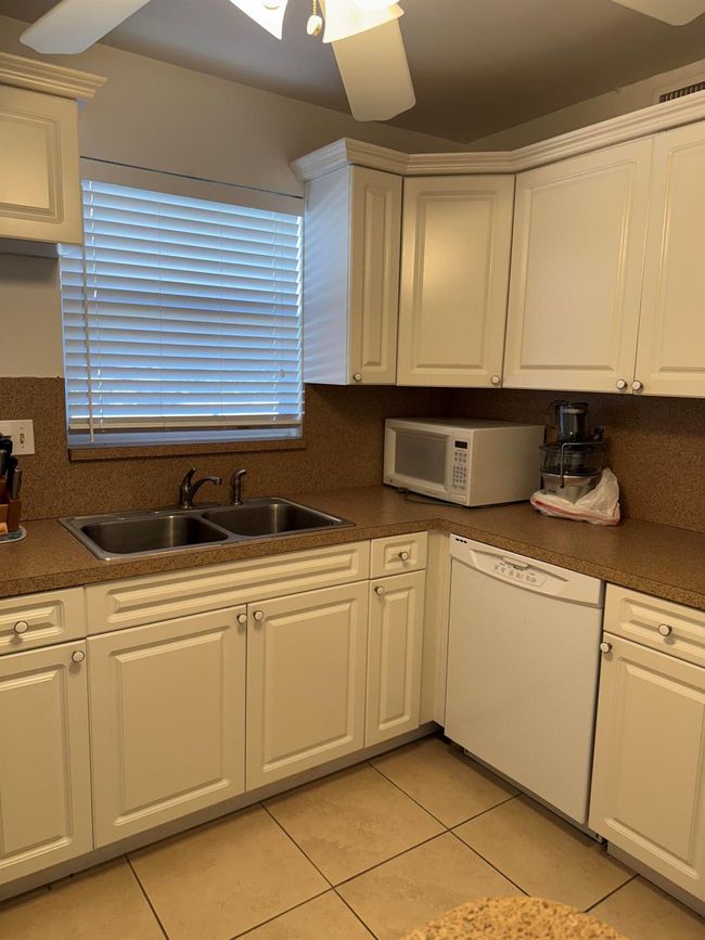 APT-113 - 721 Lori Dr, Condo with 1 bedrooms, 2 bathrooms and null parking in Palm Springs FL | Image 8