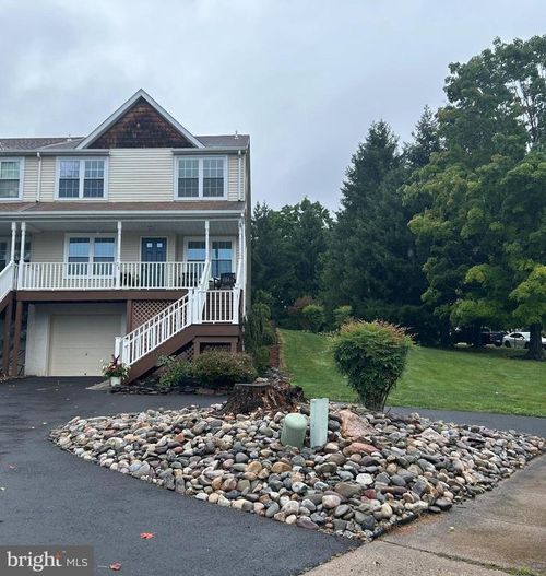 28 Cottonwood Dr, SOUTHAMPTON, PA, 18966-2860 | Card Image