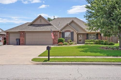 13621 S Owasso Pl, Glenpool, OK, 74033-9701 | Card Image