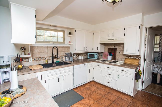 202 N 19 Th St, House other with 3 bedrooms, 3 bathrooms and null parking in Lamesa TX | Image 9