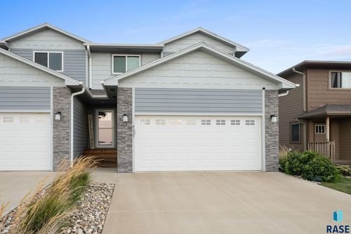 4227 N Knob Hill Ct, Sioux Falls, SD, 57107-3071 | Card Image