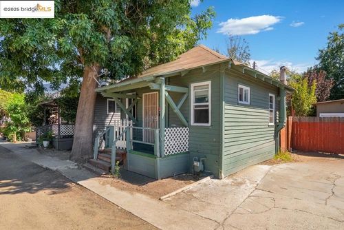 16005 Mateo St, Ashland, CA, 94578-3040 | Card Image