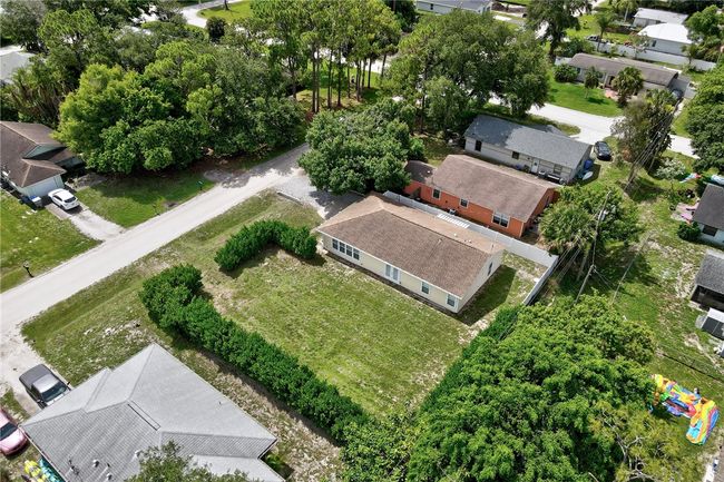 2225 86 Th Dr, House other with 2 bedrooms, 2 bathrooms and null parking in Vero Beach FL | Image 9
