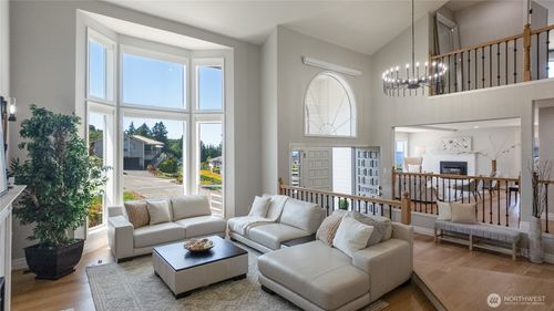 1621 Edgemoor Ln, Everett, WA, 98203-1672 | Card Image
