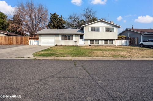 1203 S 29th Ave, Yakima, WA, 98902-4903 | Card Image