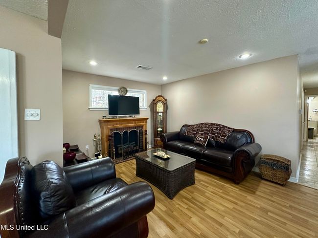 SITTING ROOM | Image 21