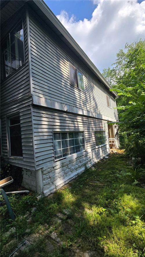 354 Cliff Mine Rd, Coraopolis, PA, 15108-7701 | Card Image