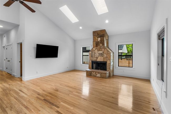 2105 Brackenridge St, House other with 3 bedrooms, 2 bathrooms and 3 parking in Austin TX | Image 8