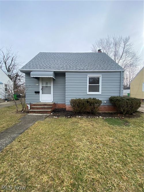 805 E 254th St, Euclid, OH, 44132-2416 | Card Image