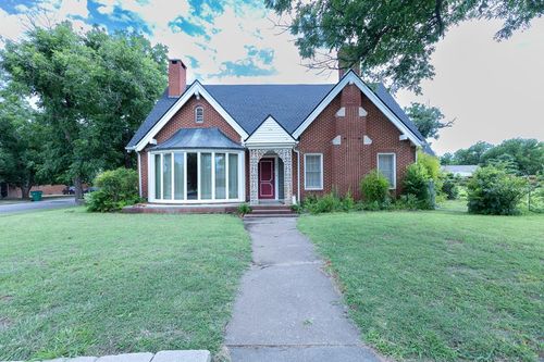 1001 W Walnut St, Coleman, TX, 76834-3725 | Card Image