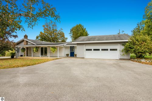2262 W River Rd, Traverse City, MI, 49696-8801 | Card Image