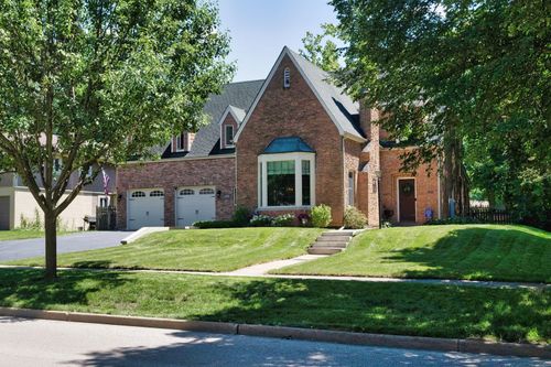 323 W Crystal Lake Ave, Crystal Lake, IL, 60014-5805 | Card Image