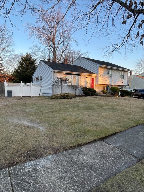 5 Talbot Dr, Westbury, NY, 11590-2434 | Card Image