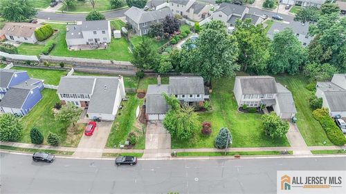 29 Wintergreen Ave E, Edison, NJ, 08820-4109 | Card Image