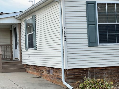 3682 Chestnut Ln, Dryden, MI, 48428-9395 | Card Image