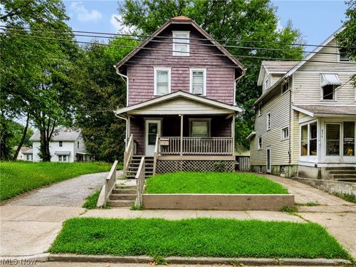 898 Haynes St, Akron, OH, 44307-1909 | Card Image