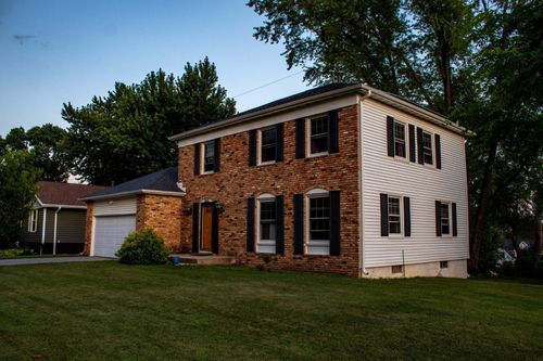 221 Ne Brentwood Dr, Cedar Rapids, IA, 52402 | Card Image