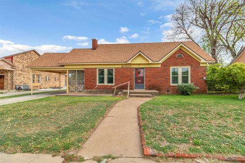 819 W Liveoak St, Coleman, TX, 76834-3413 | Card Image