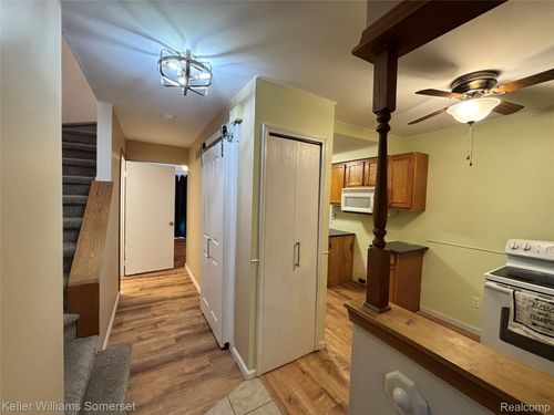 17082 Kingsbrooke Dr, Clinton Township, MI, 48038-3724 | Card Image