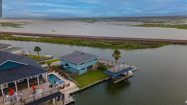 354 Ling Street, House other with 3 bedrooms, 3 bathrooms and 1 parking in Bayou Vista TX | Image 4